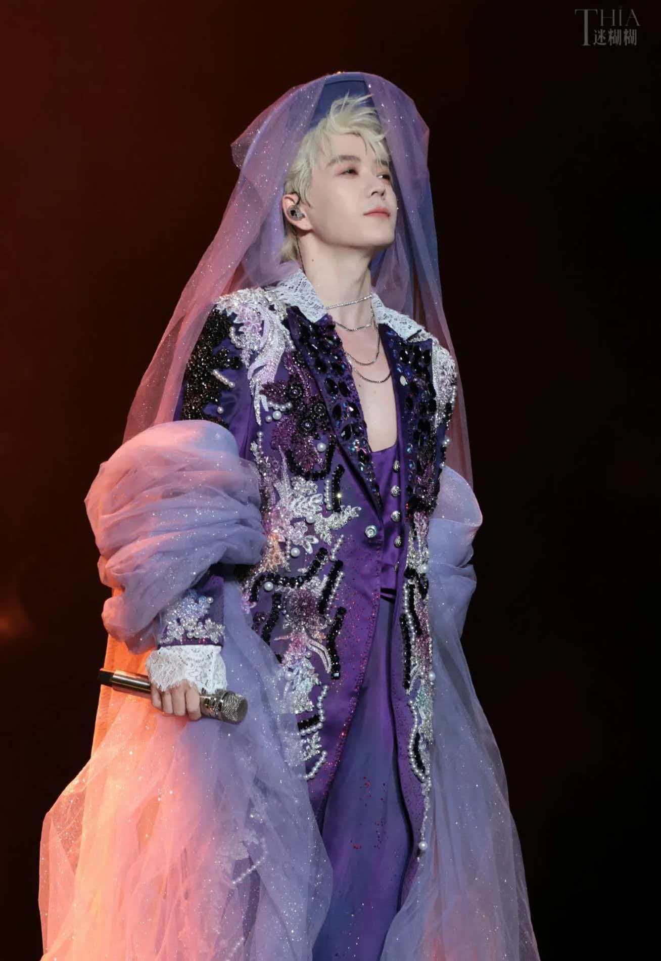 紫纱礼服精致妆造