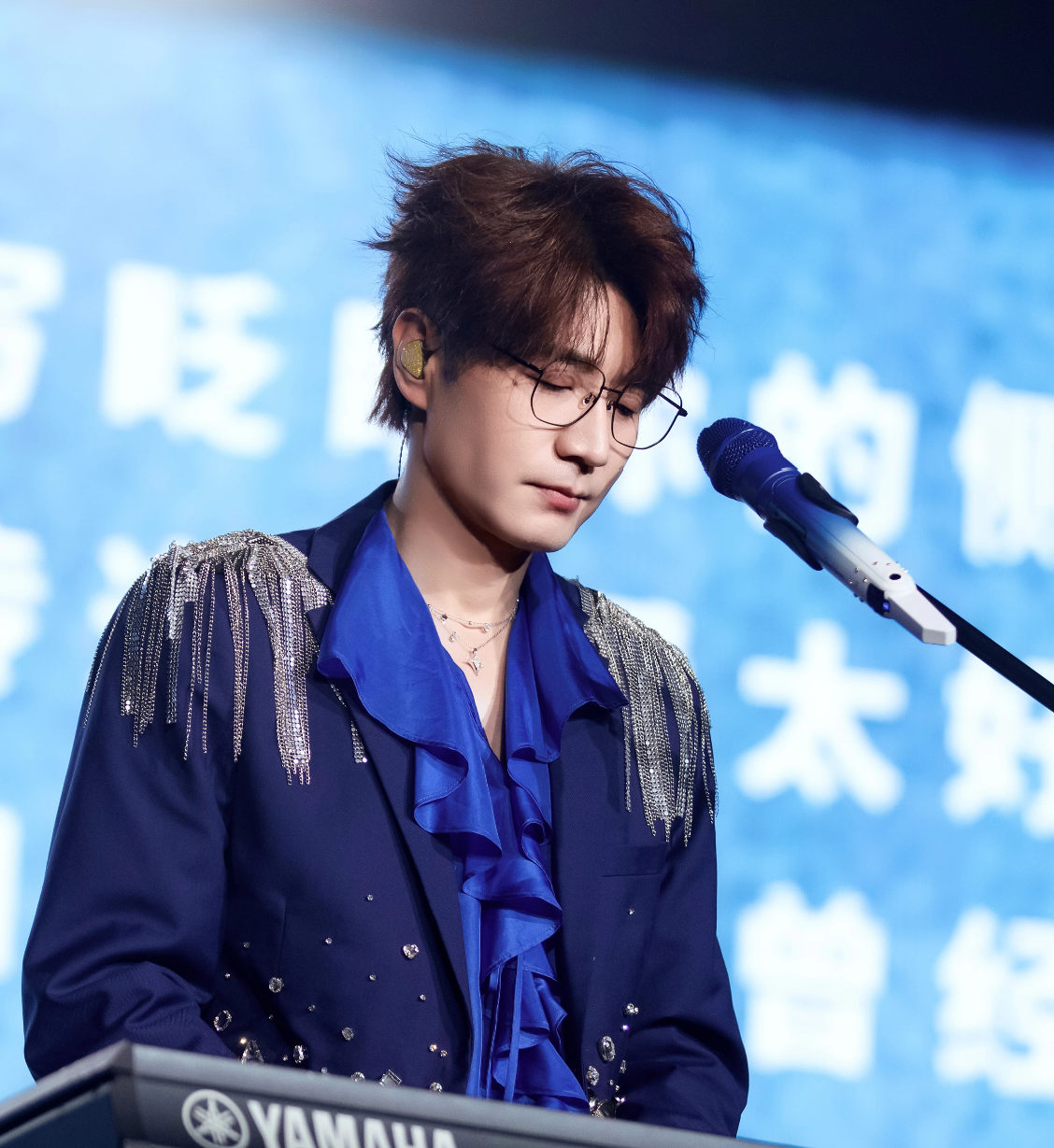 王铮亮舞台